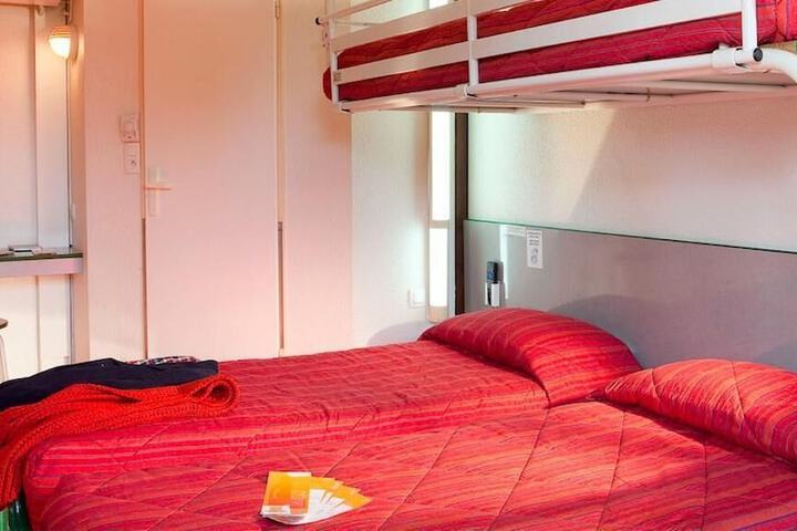 Room 3 of 35