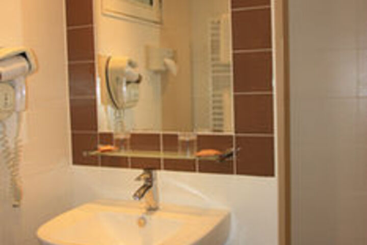 Room 10 of 46