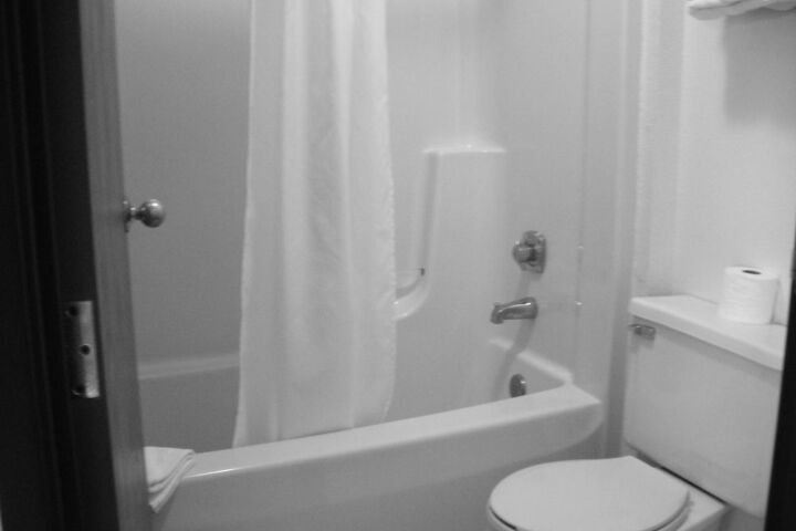 Room 8 of 11