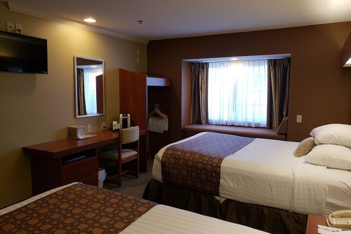 1 Queen Bed (14 of 34)