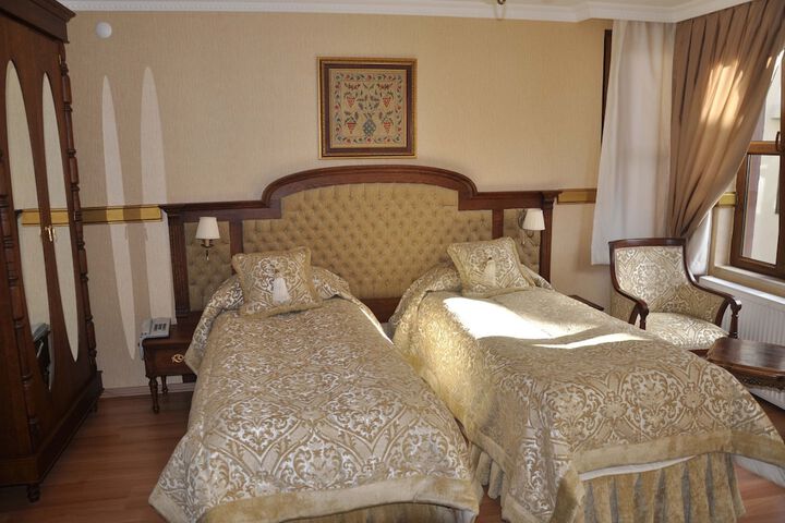 Room 26 of 77