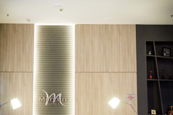 Entrance & Lobby