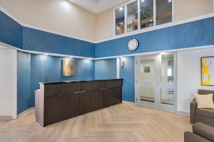 Entrance & Lobby