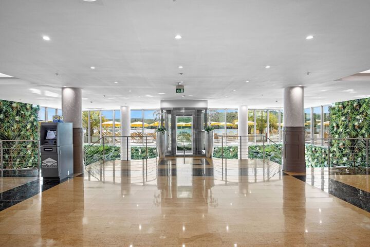 Hotel 2 of 174
