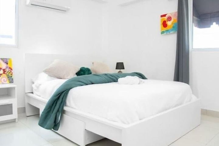 Room 4 of 25