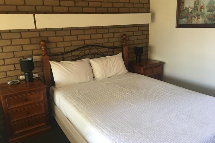 Room 9 of 32