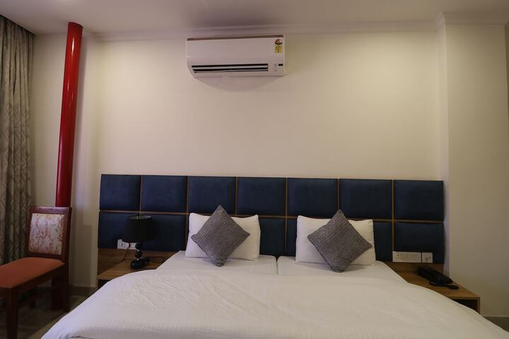 Room 5 of 80