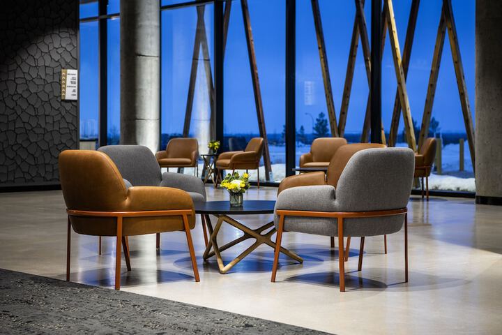 Lobby lounge