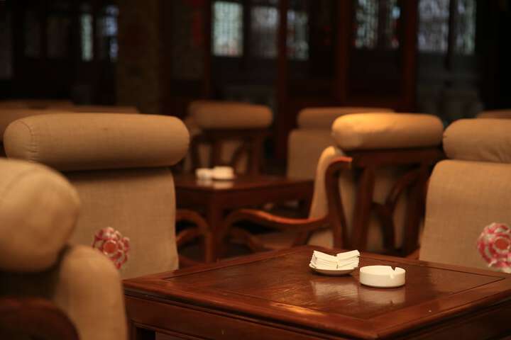 Lounge 22 of 25