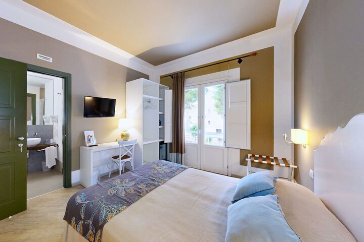 Room 73 of 210