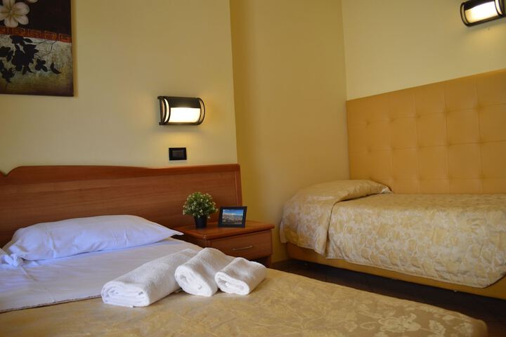 Room 16 of 44
