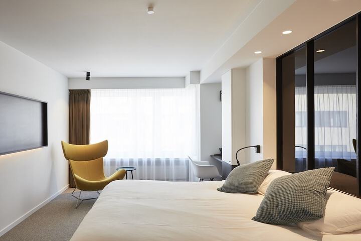 Room 33 of 68