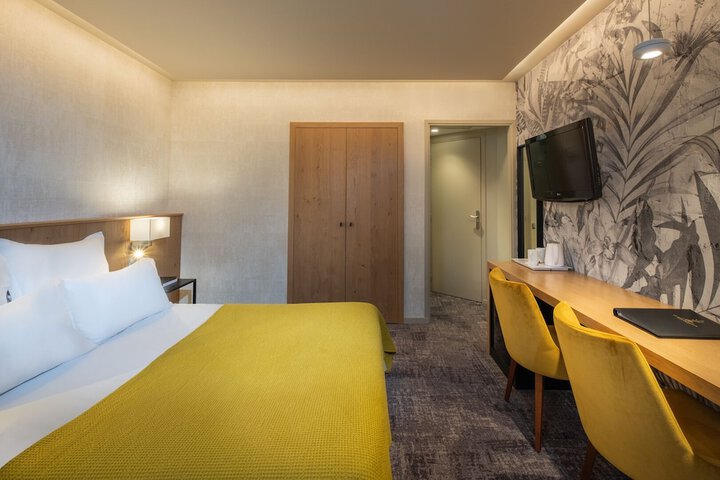Room 10 of 35