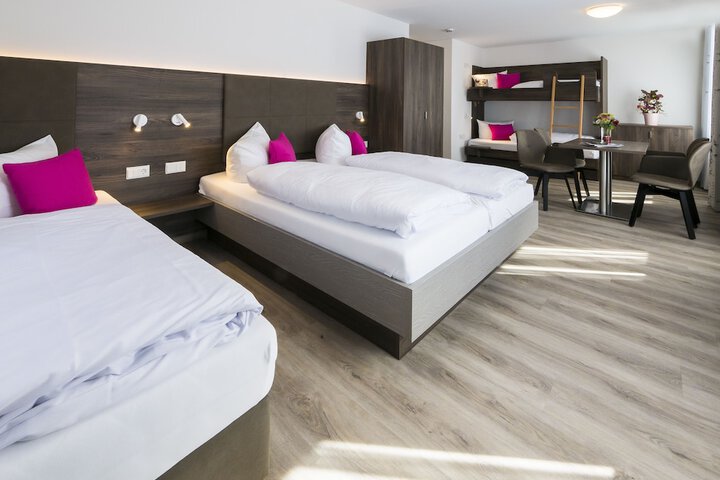 Room 8 of 40