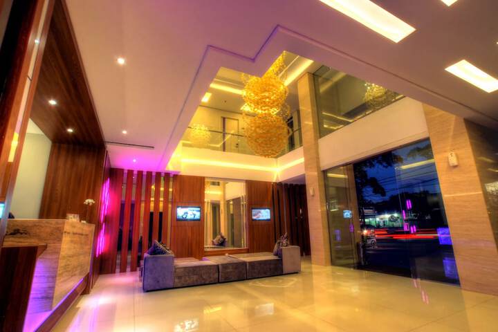 Entrance & Lobby