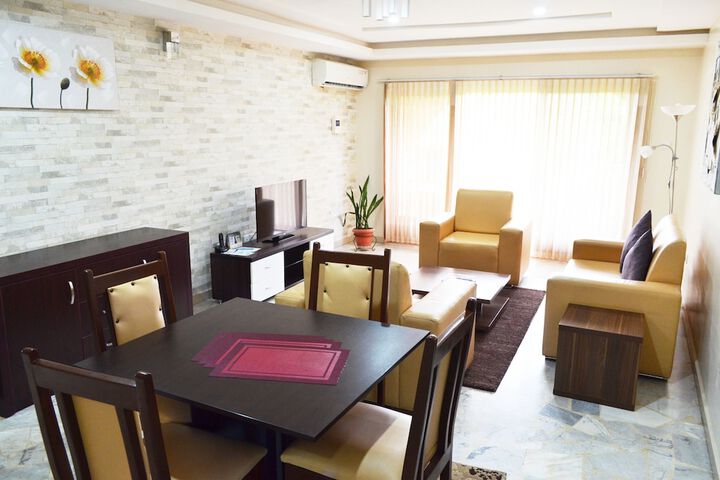Room 9 of 32