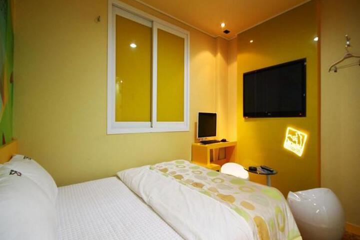 Room 2 of 5