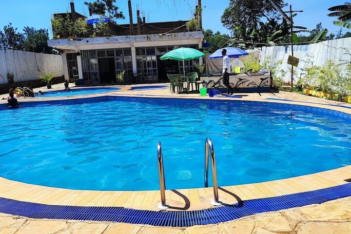 Pool 10 of 43