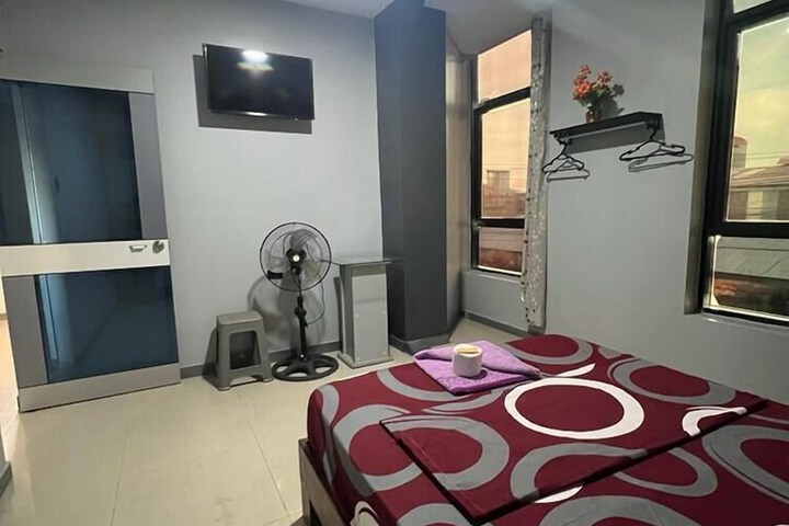 Room 9 of 25