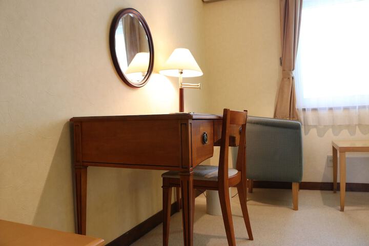 Room 27 of 61