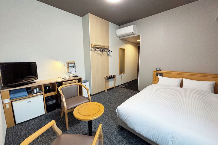 Room 5 of 48