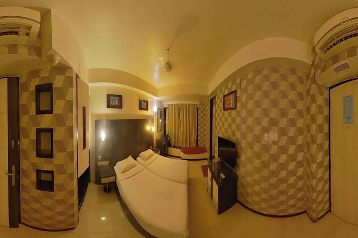 Room 28 of 38
