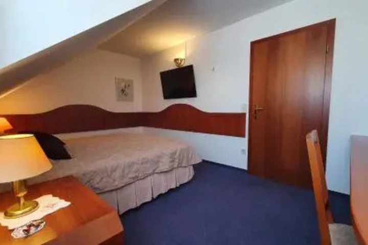 Room 7 of 26