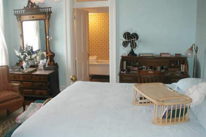 Room 146 of 240