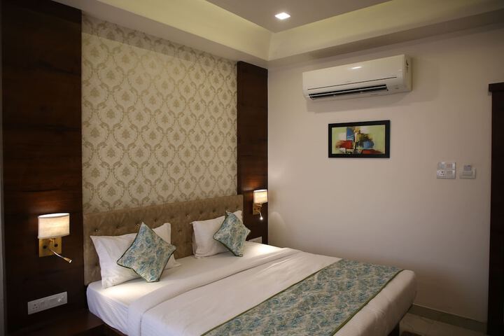 Room 17 of 28