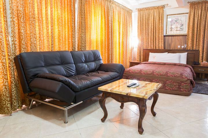 Room 6 of 31
