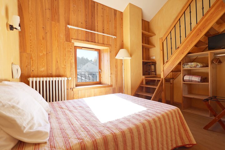 Room 2 of 25