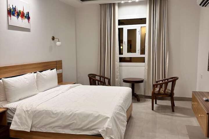 Room 5 of 16