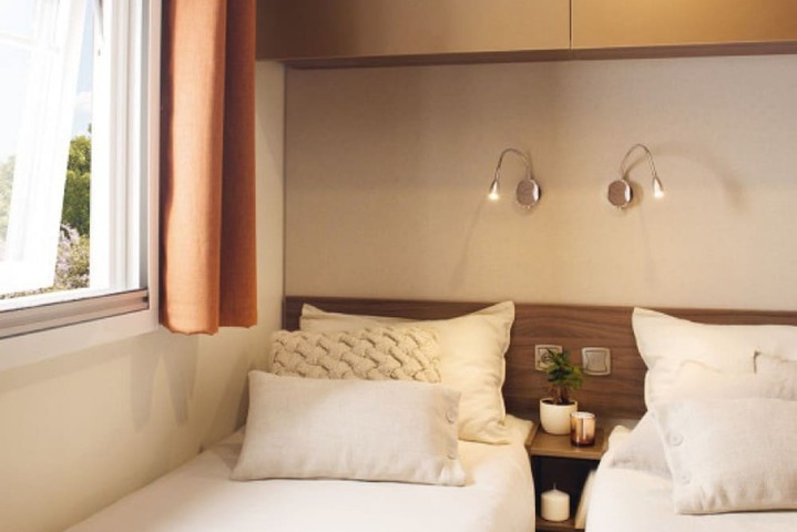 Room 4 of 18