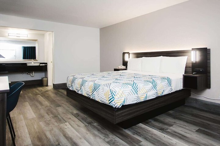 Room 13 of 50