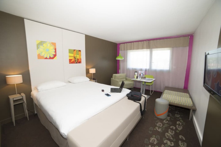 Room 4 of 37