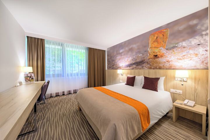 Room 4 of 83