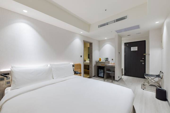 Room 33 of 50