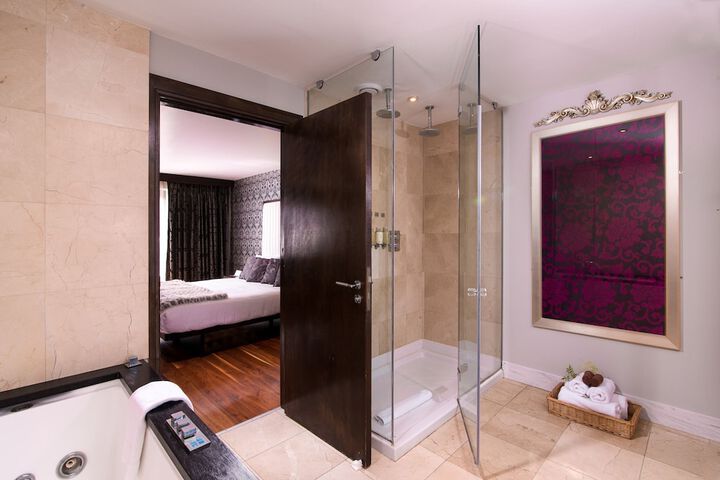 Room 34 of 95