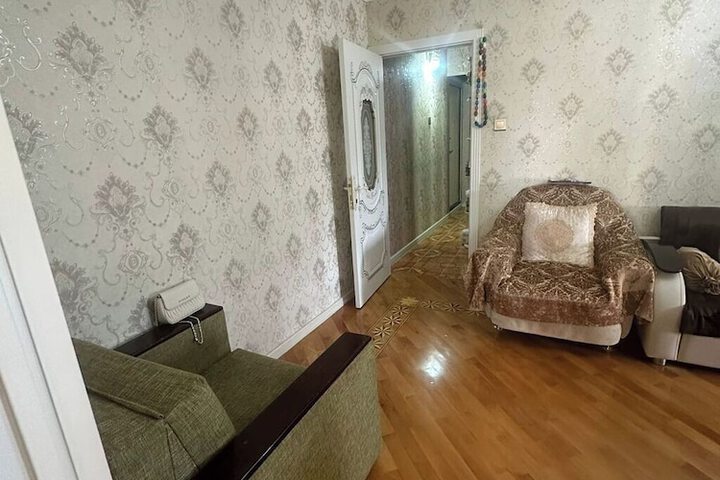 Room 4 of 6
