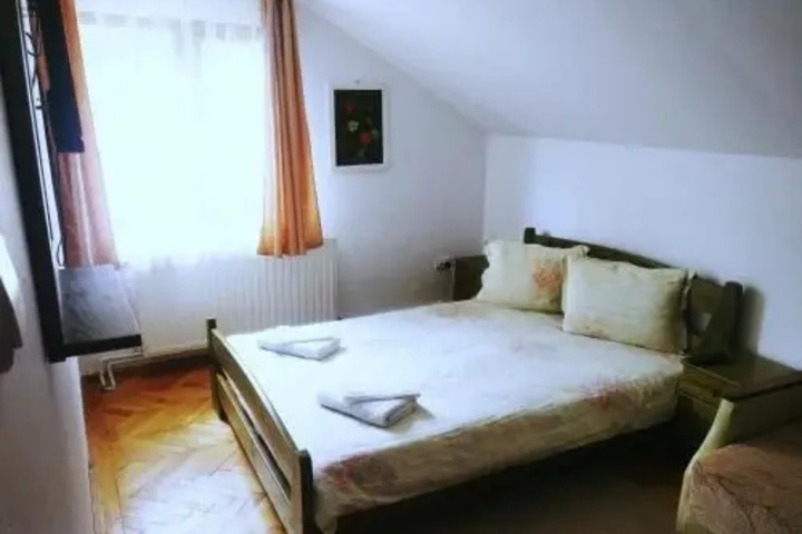 Room 2 of 7