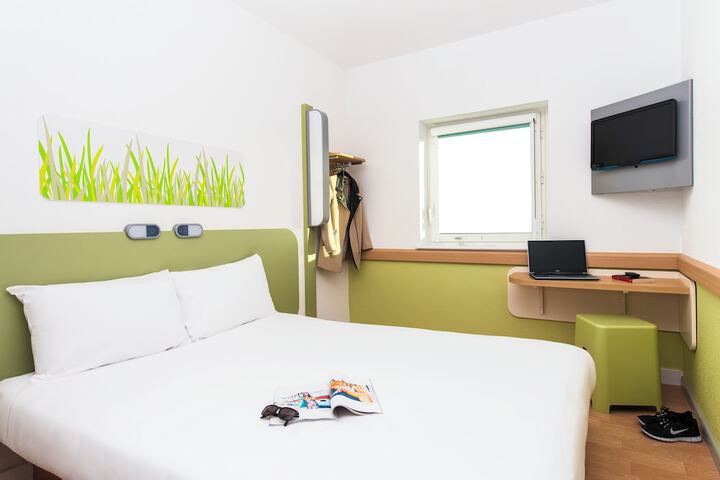 Room 7 of 30