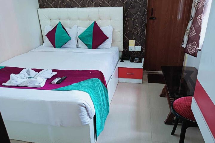 Room 3 of 9