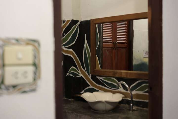 Room 18 of 37