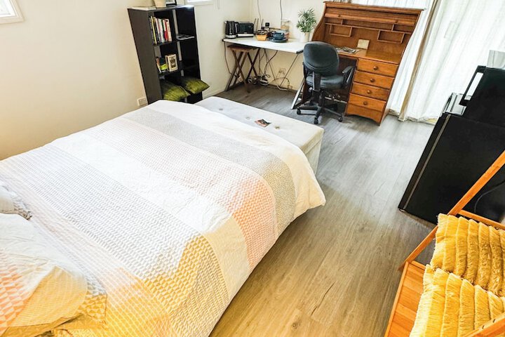 Room 6 of 28