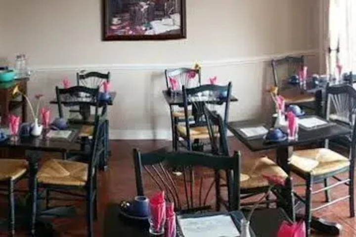 Room 6 of 16