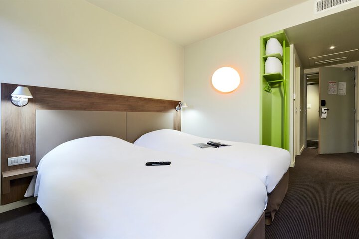 Room 8 of 43