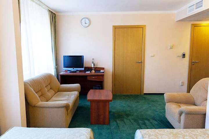 Room 40 of 154