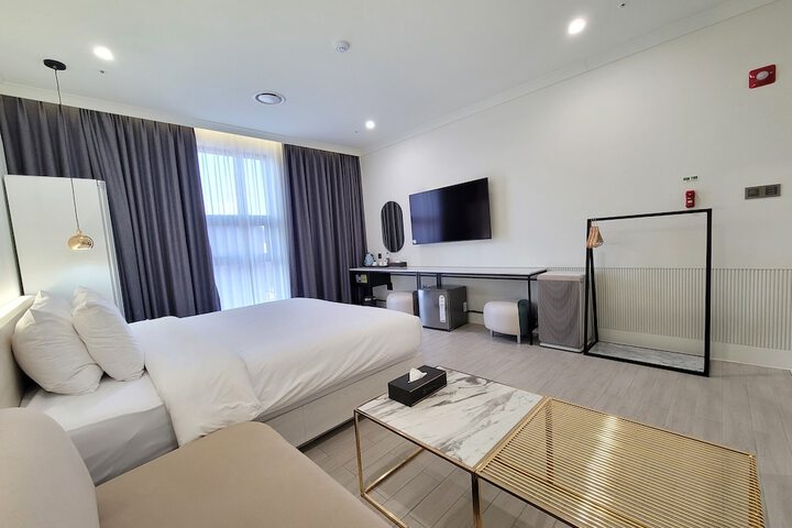 Room 51 of 83