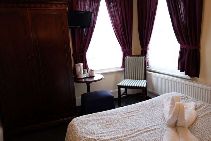 Room 6 of 130