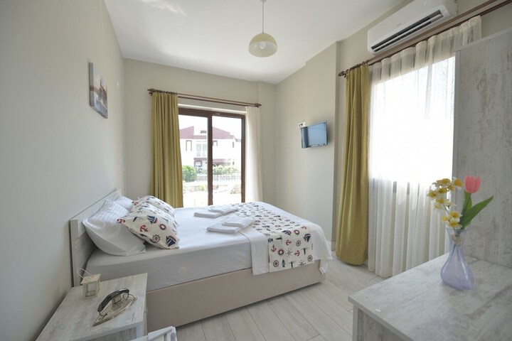Room 3 of 32